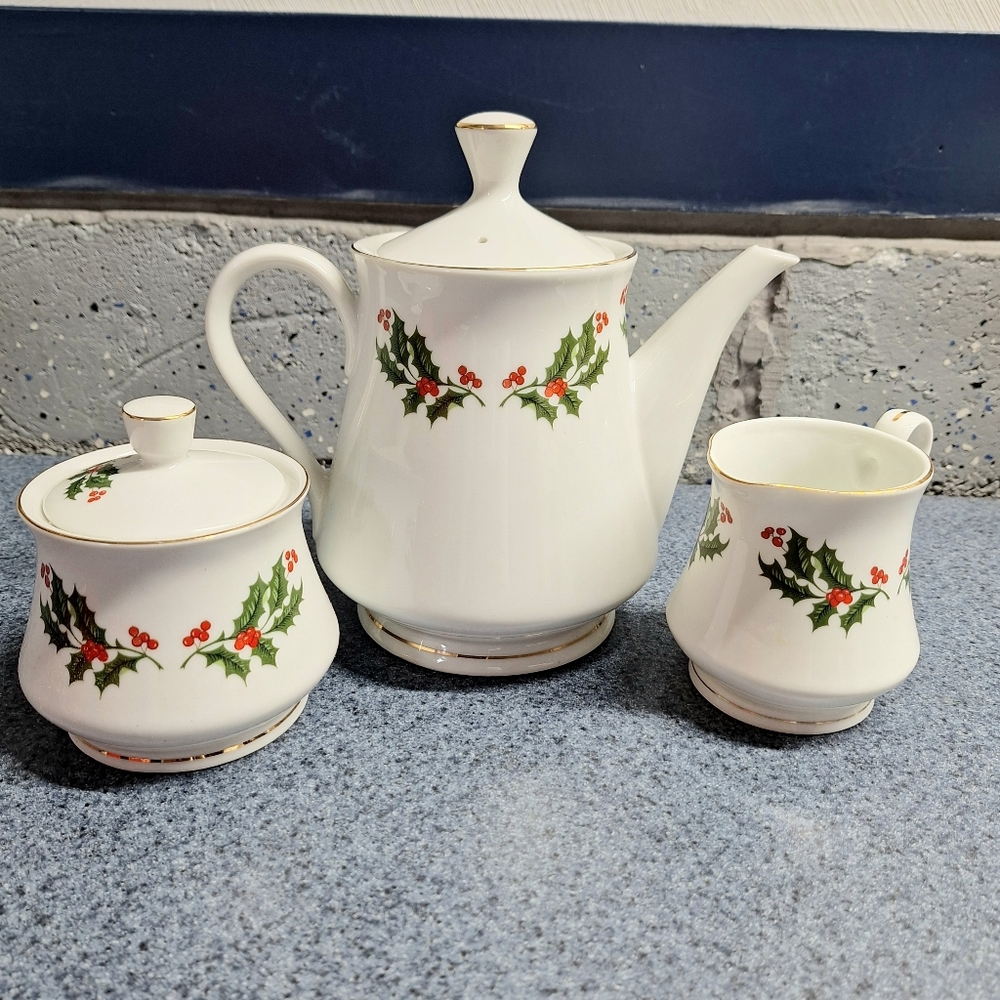 Mervyn's Dept Store "Christmas Holly" Porcelain Teapot with Creamer & Sugar🎄